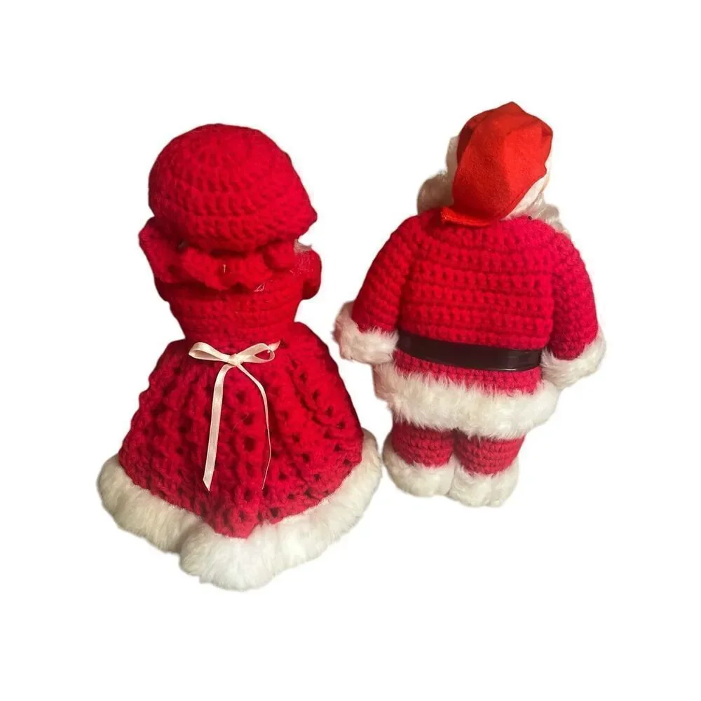 Vintage retro Mr. & Mrs. Santa Claus crocheted pair